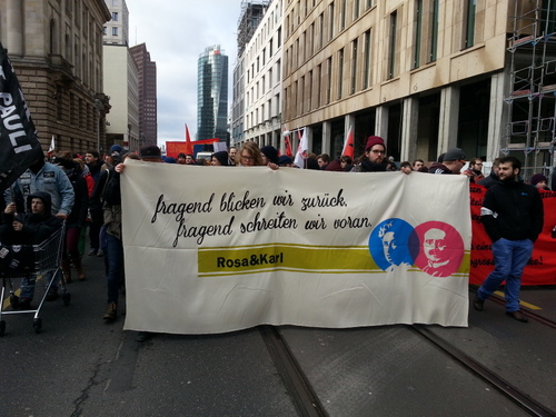 Rosa und Karl- Demo 2014: Fragend schreiten wir voran